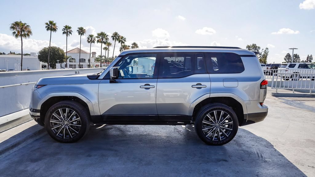 Used 2025 Lexus GX 550 w/ Cold Area Package AWD/4WD image 14