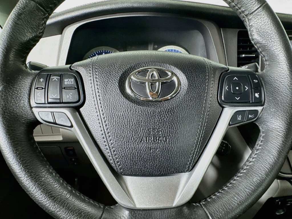 Used 2018 Toyota Sienna Limited FWD image 41