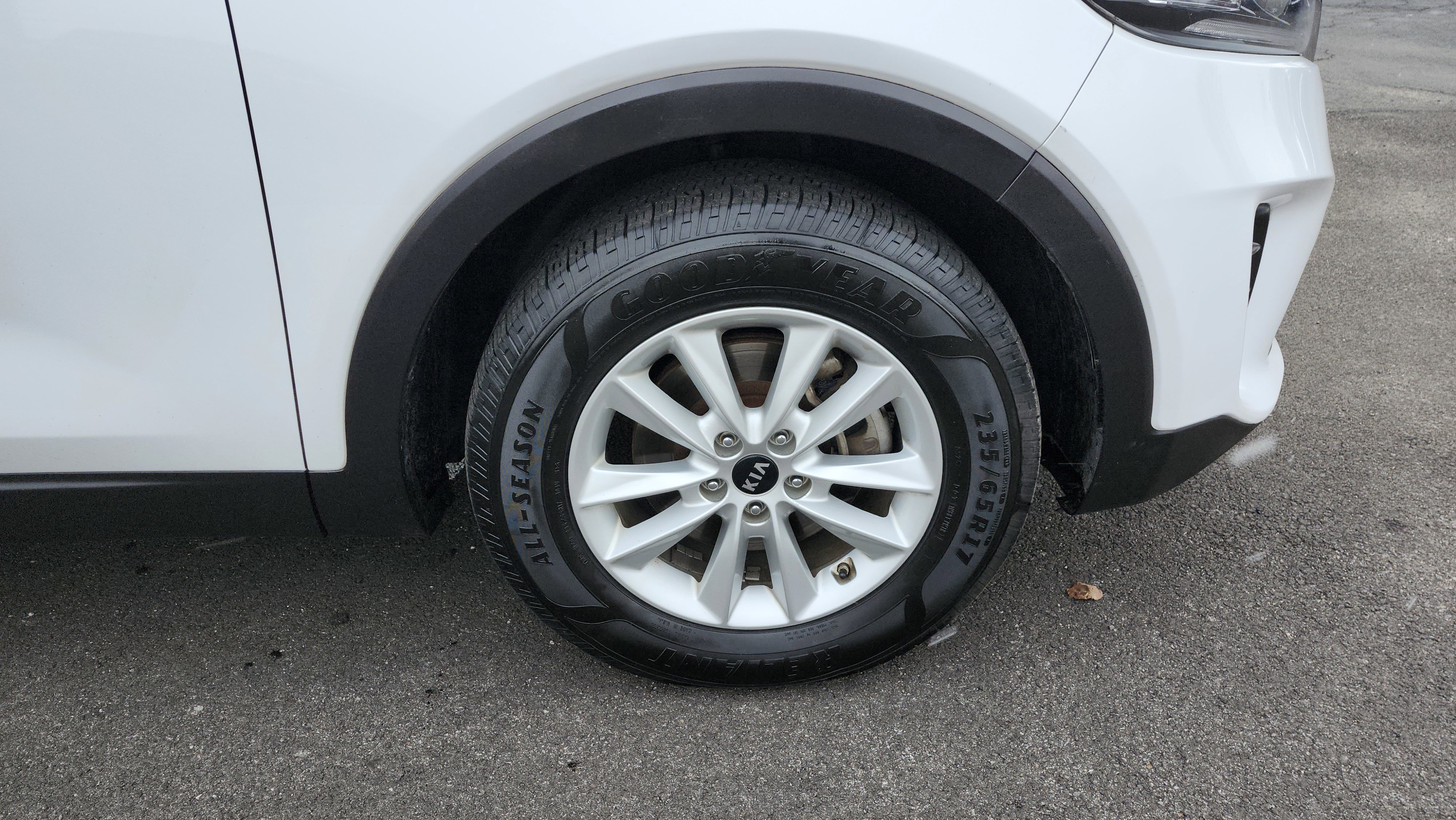 Used 2020 Kia Sorento LX image 9