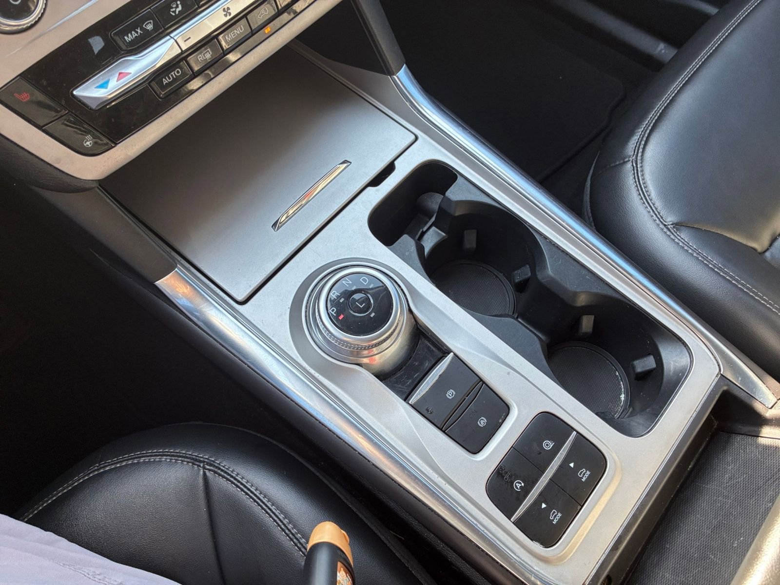 Used 2024 Ford Explorer XLT w/ Equipment Group 202A image 39