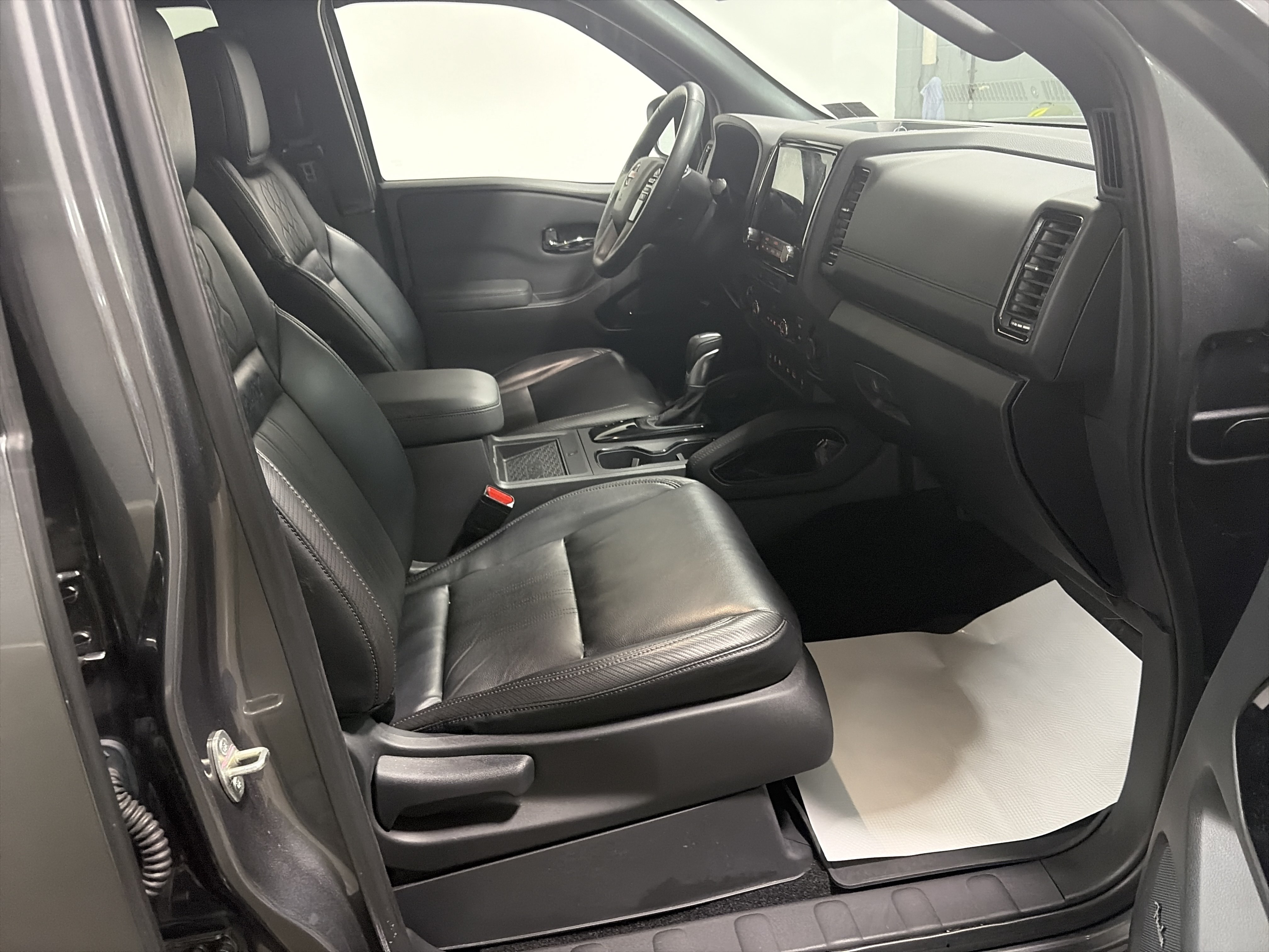 Used 2022 Nissan Frontier PRO-4X w/ Pro-4X Premium Package AWD/4WD image 34