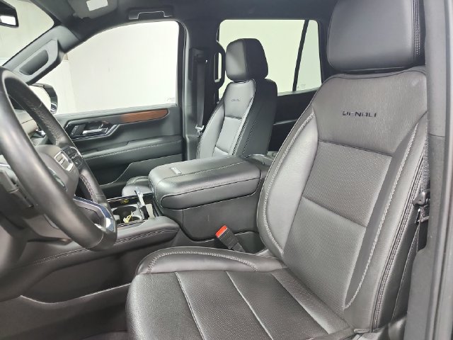 Used 2025 GMC Yukon Denali AWD/4WD image 19