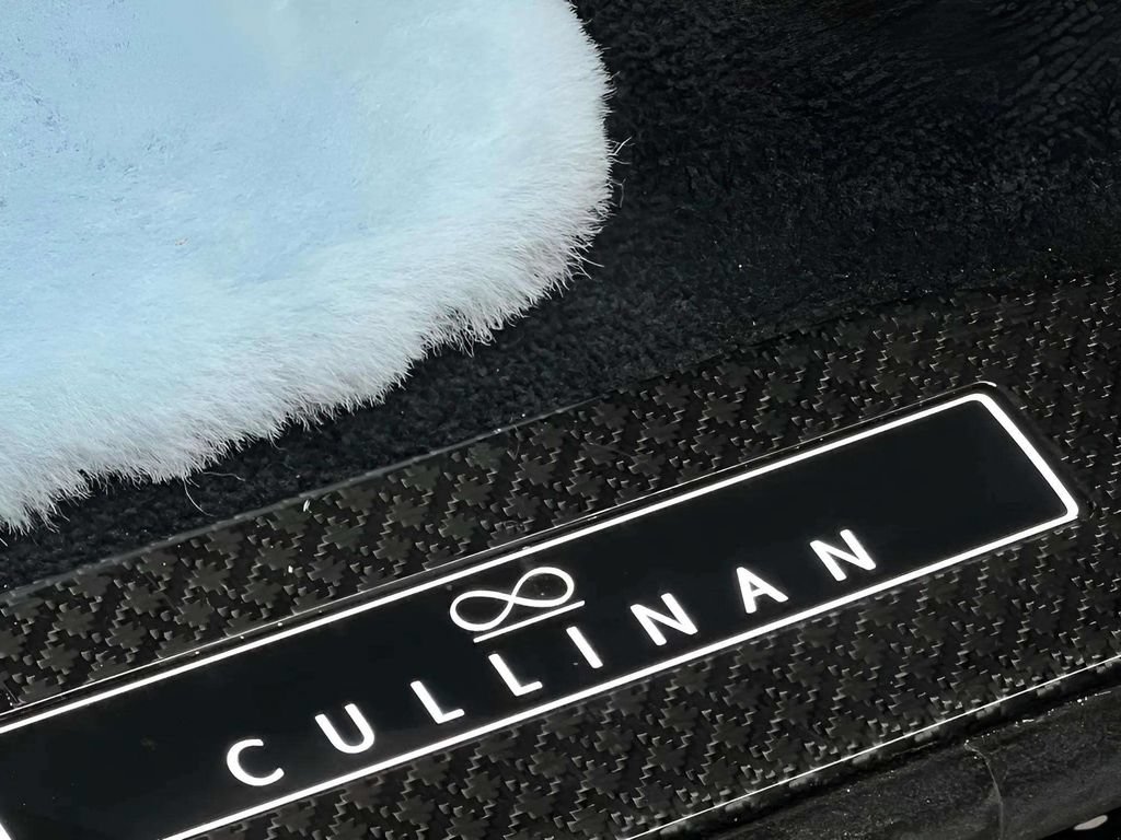 Used 2022 Rolls-Royce Cullinan Black Badge w/ Dark Exterior Package AWD/4WD image 27