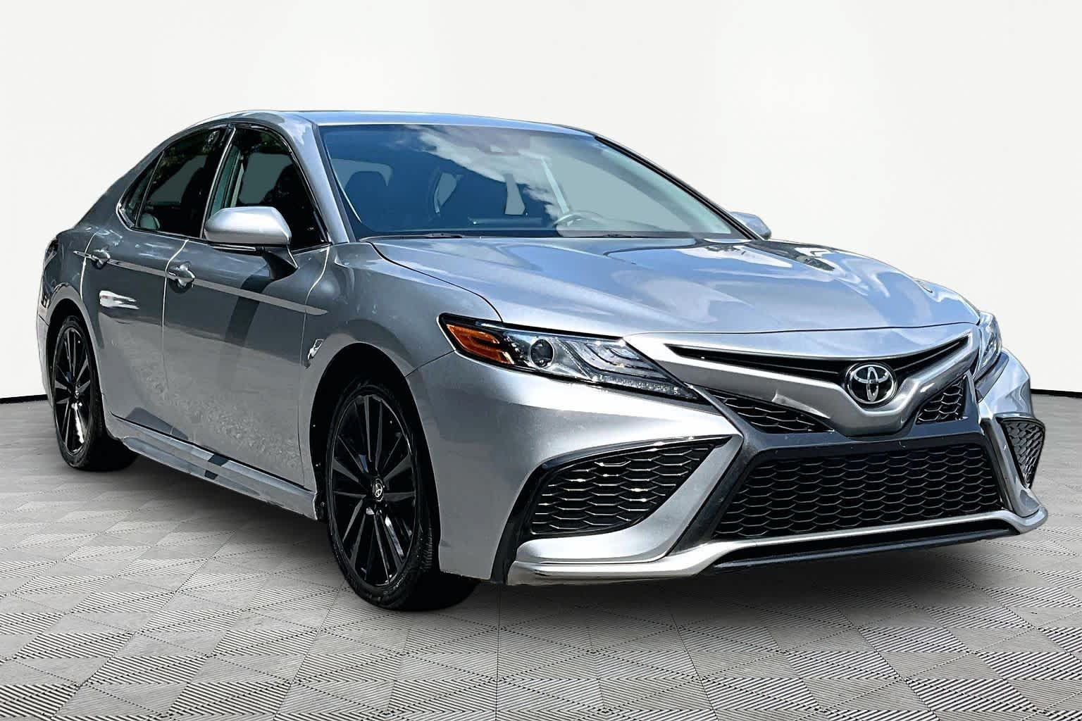Used 2024 Toyota Camry XSE FWD image 3