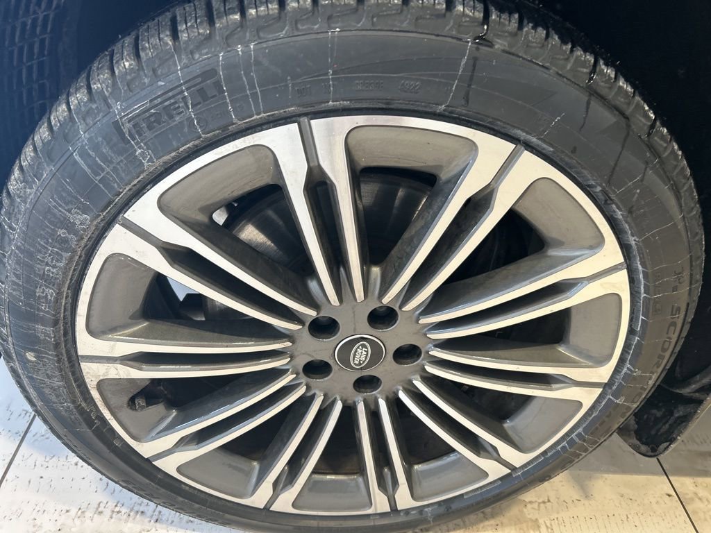 Used 2023 Land Rover Range Rover SE image 20