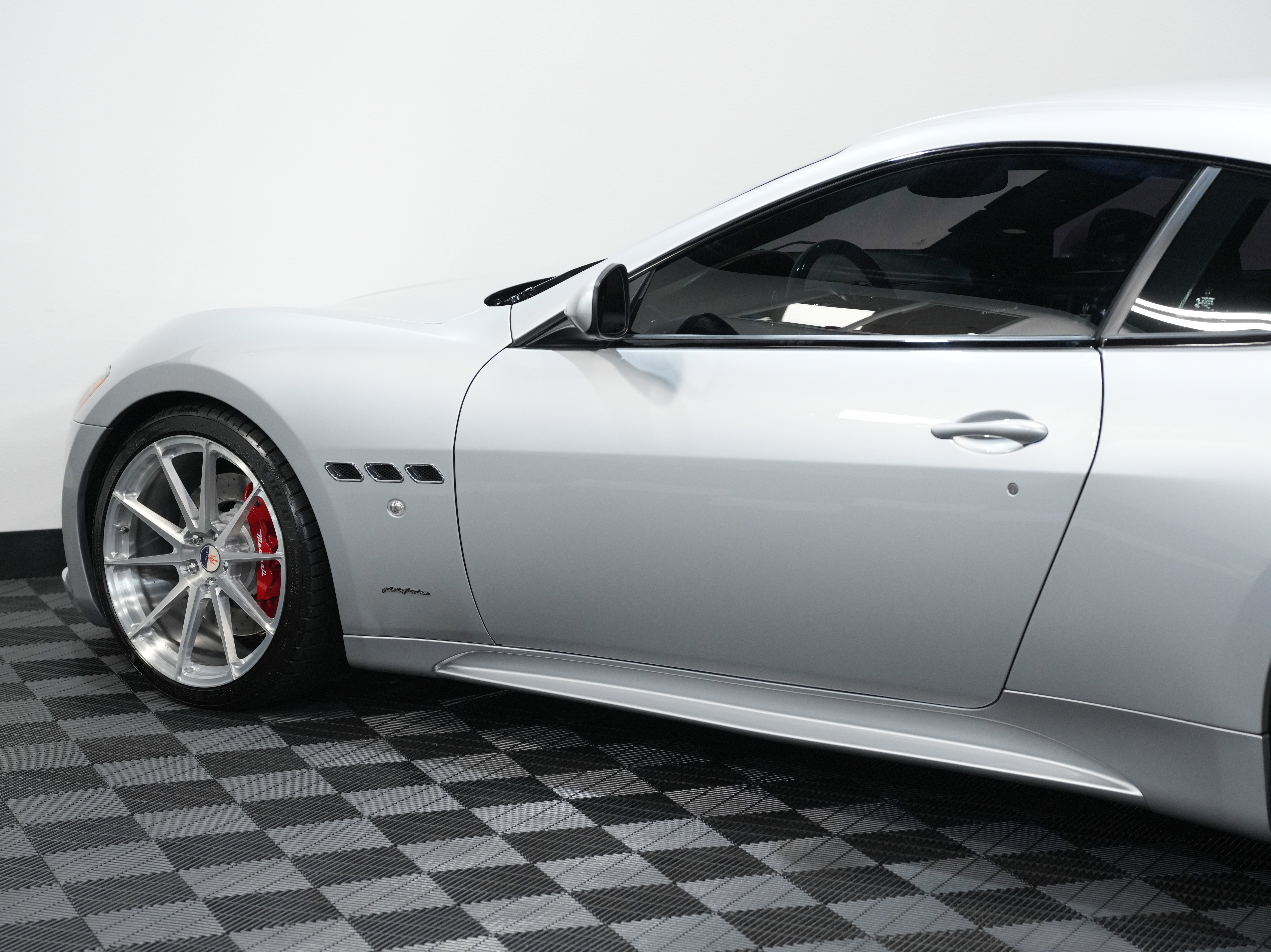 Used 2015 Maserati GranTurismo Sport image 22