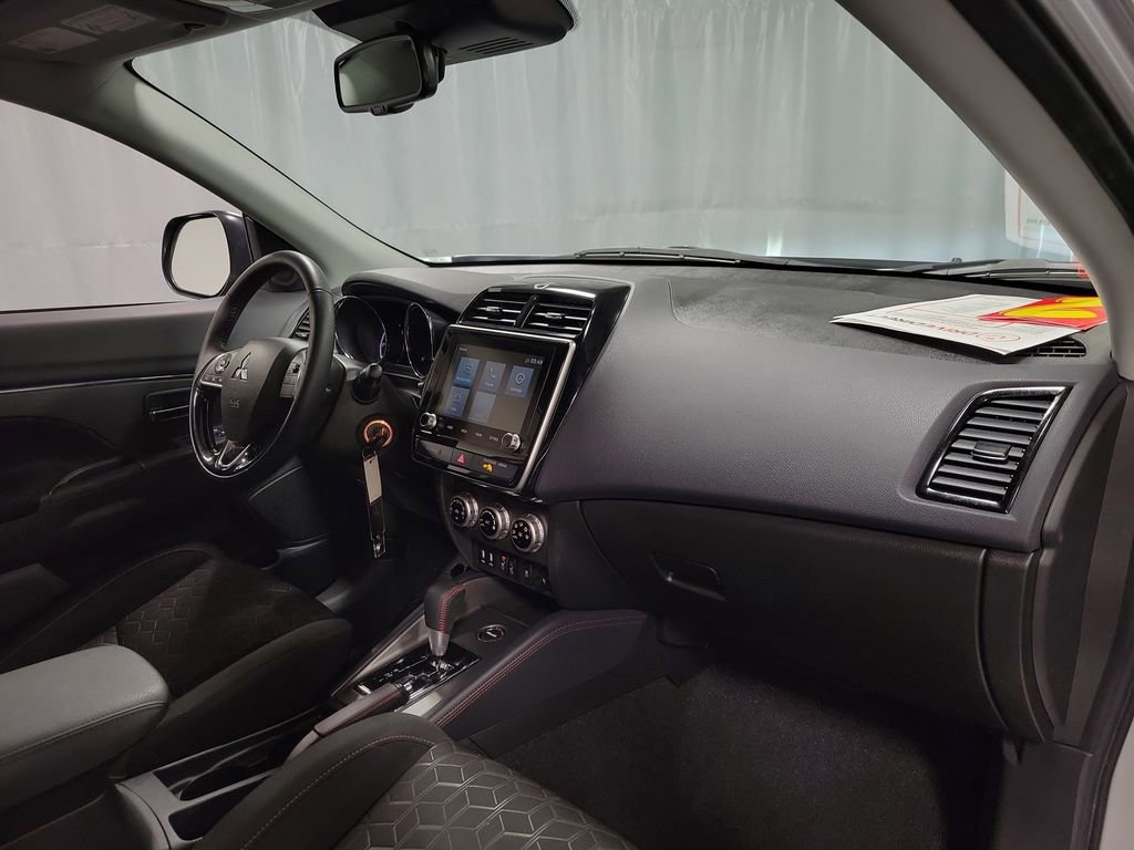 Used 2025 Mitsubishi Outlander Sport AWD image 26