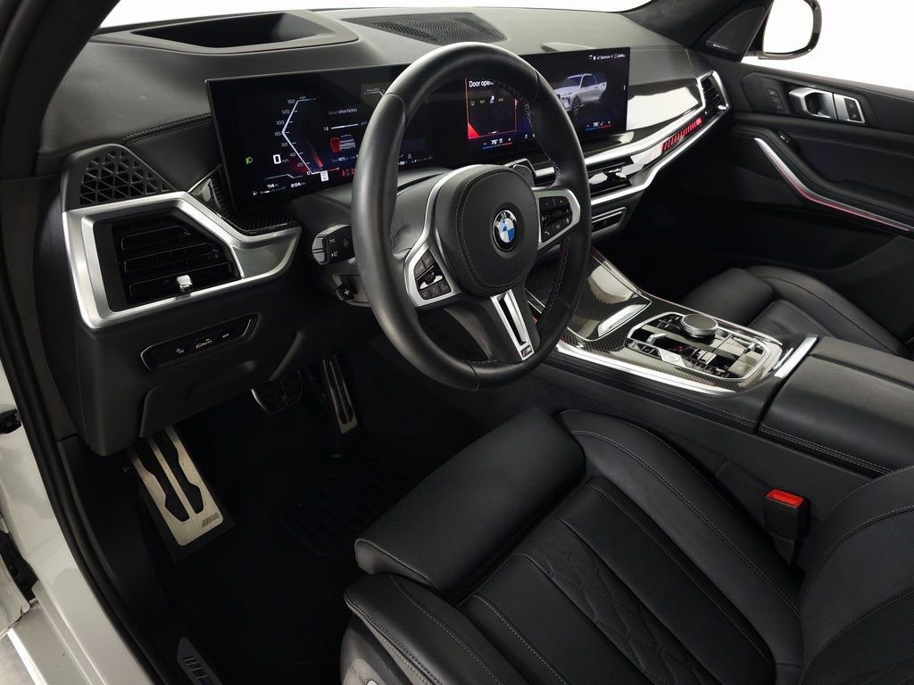 Used 2025 BMW X7 M60i w/ Climate Comfort Package image 18