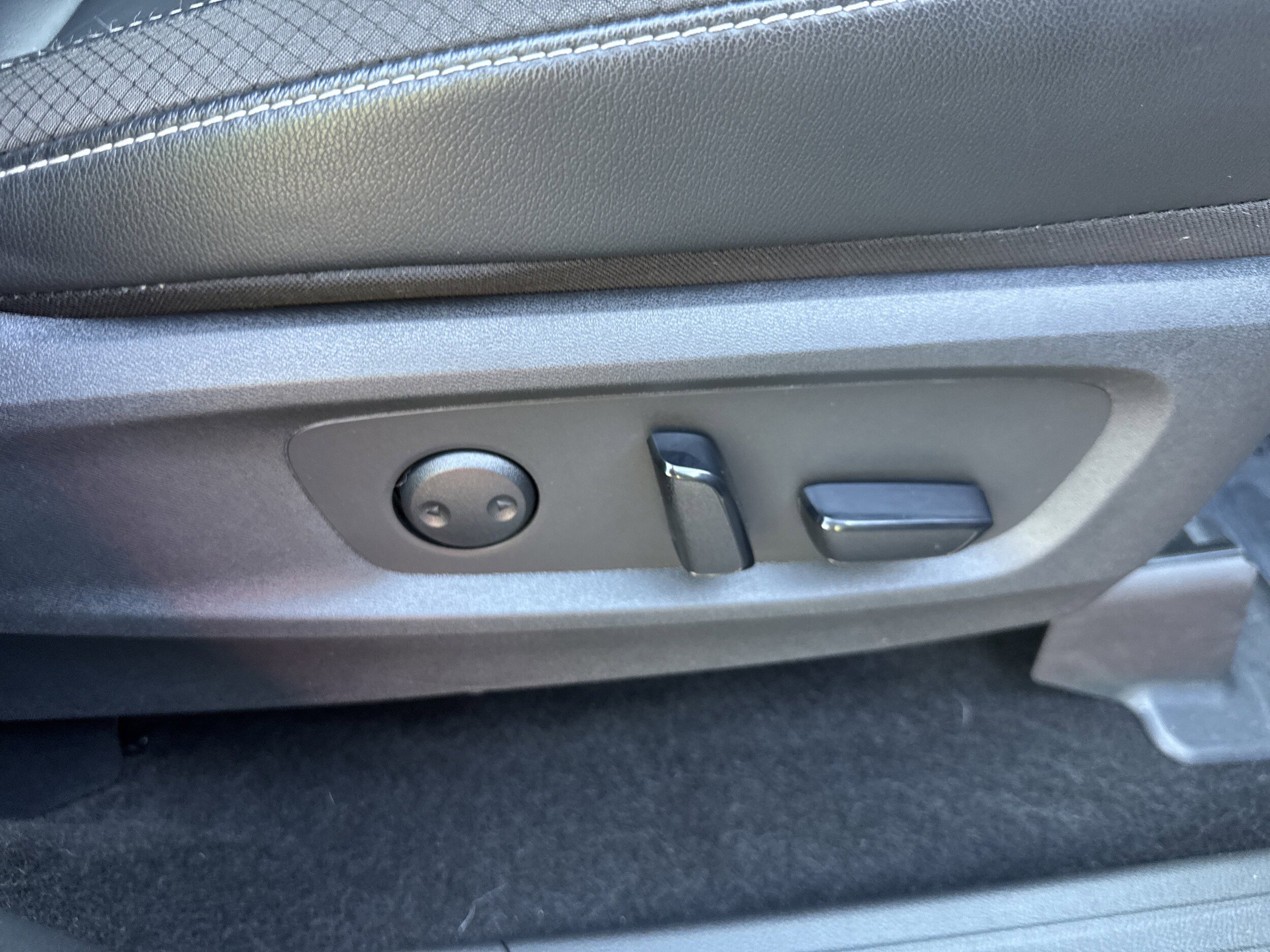 Used 2024 Nissan Pathfinder SL AWD/4WD image 17