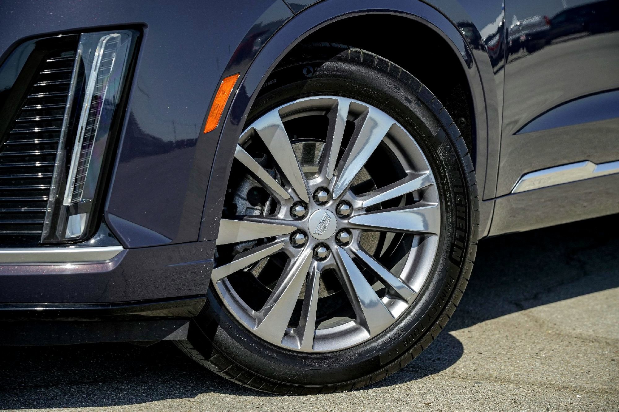 Used 2025 Cadillac XT6 Premium Luxury image 2