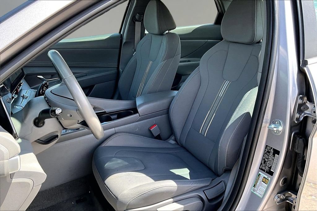 Used 2025 Hyundai Elantra SEL FWD image 21