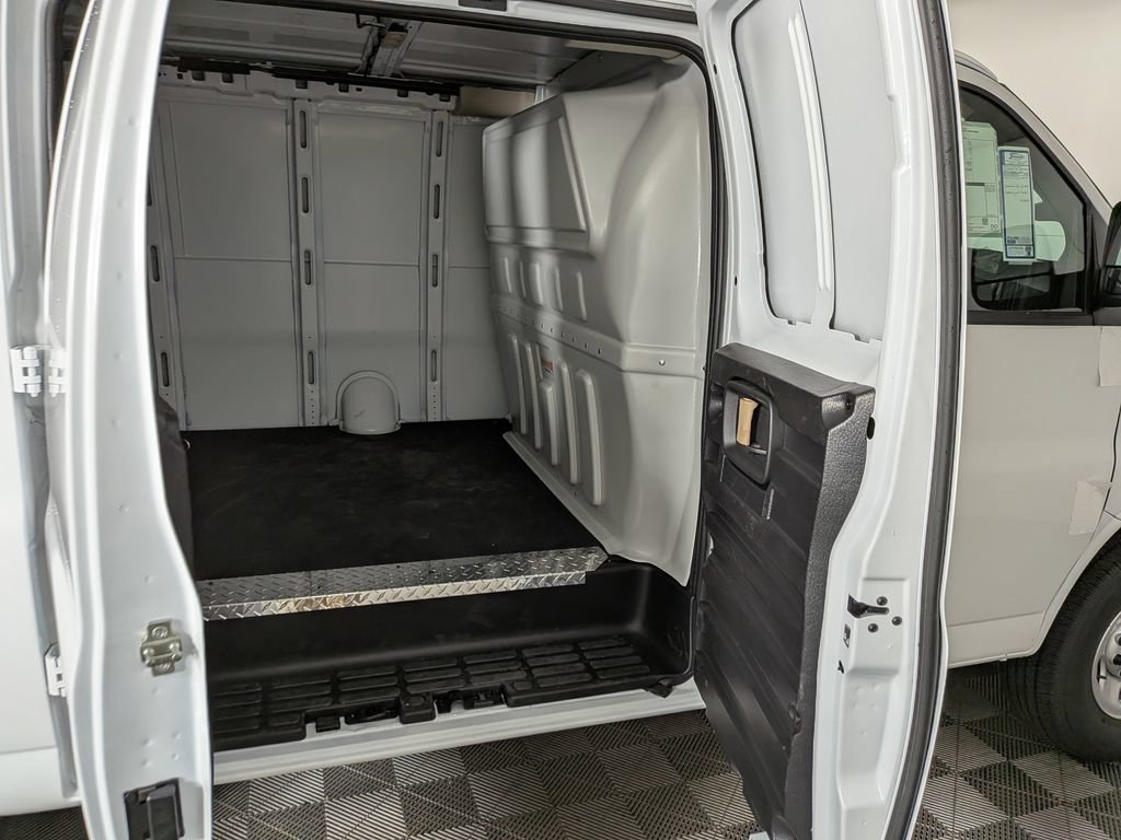New 2026 Chevrolet Express 2500 w/ Driver Convenience Package RWD image 15