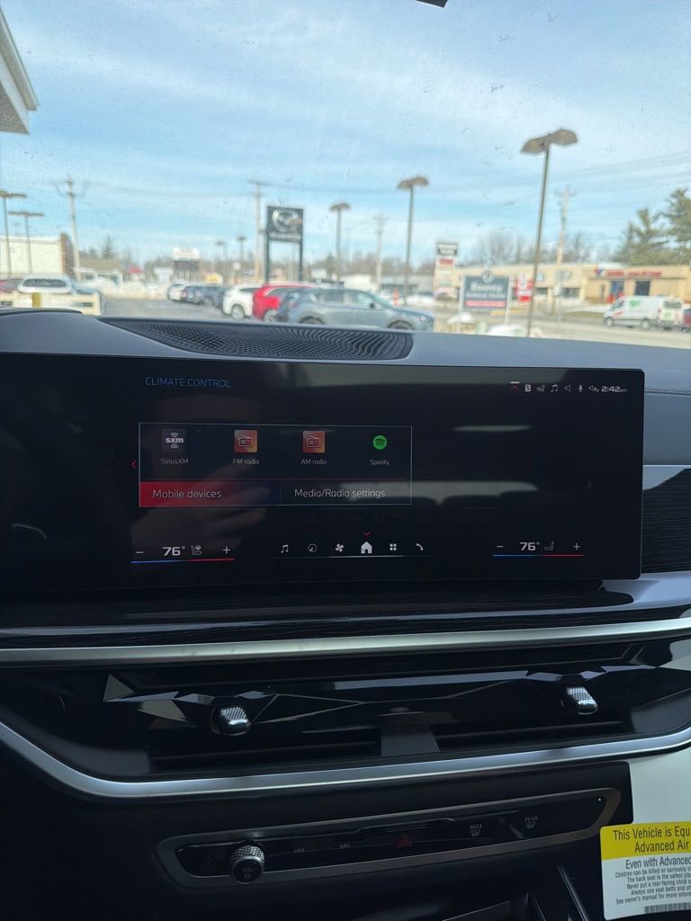 New 2026 BMW X7 M60i w/ Climate Comfort Package image 48