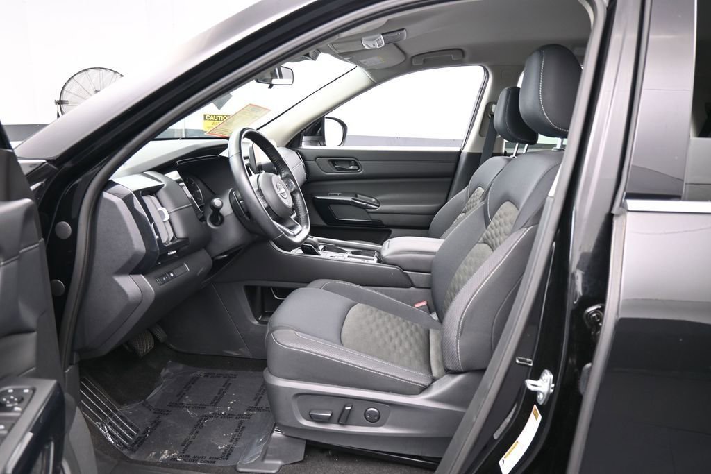 Used 2024 Nissan Pathfinder SV FWD image 11