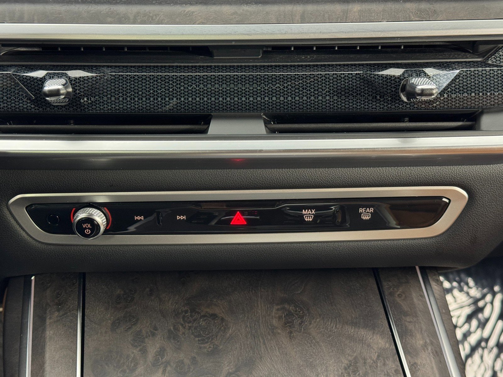 Used 2023 BMW X7 xDrive40i w/ M Sport Package image 34