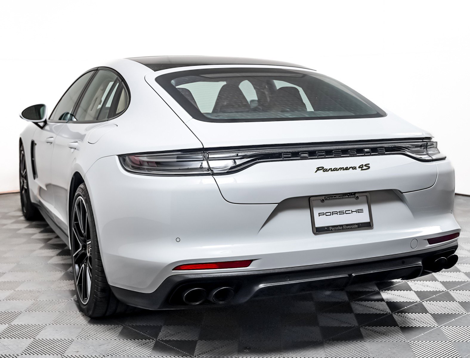 Certified 2023 Porsche Panamera 4S image 3
