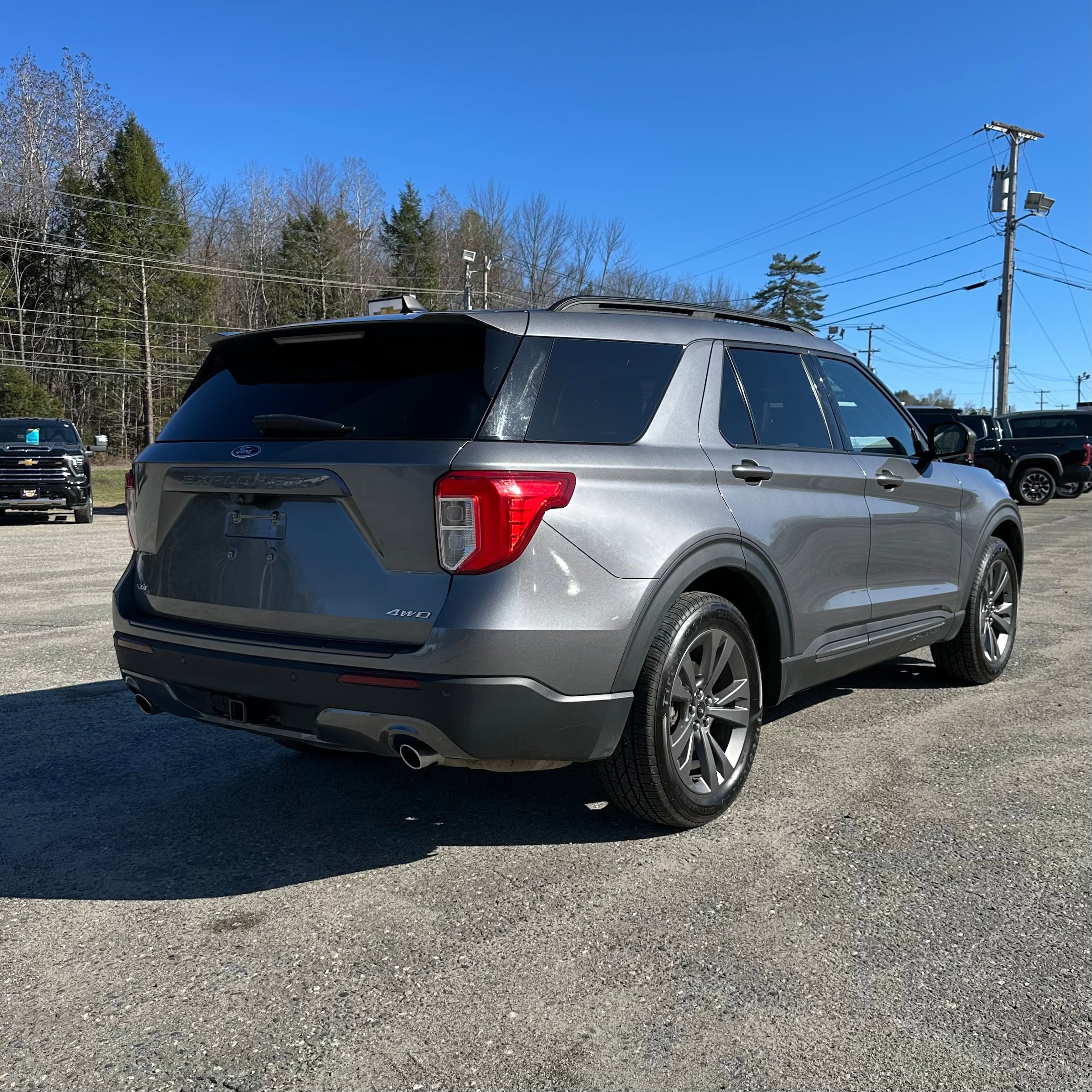 Used 2021 Ford Explorer XLT w/ Equipment Group 202A AWD/4WD image 3
