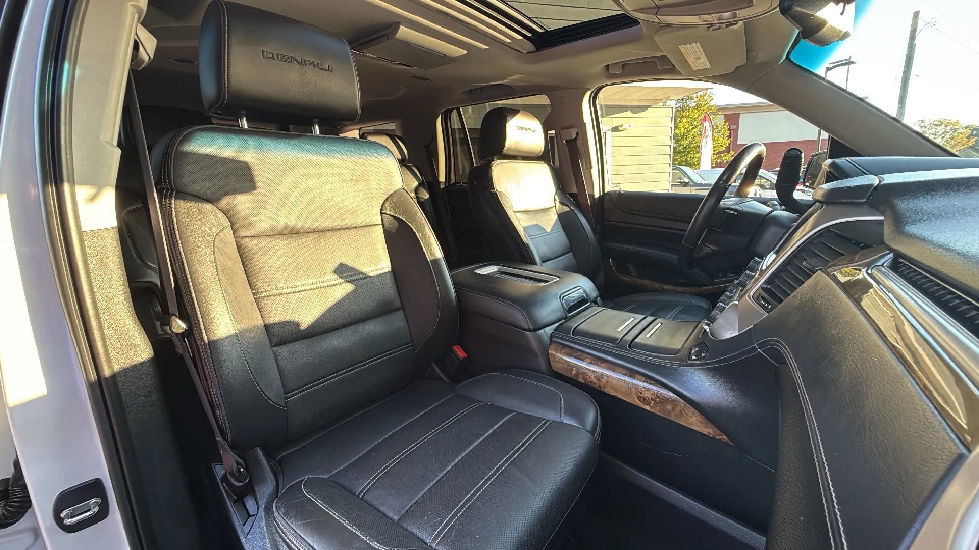 Used 2016 GMC Yukon Denali w/ Open Road Package image 27