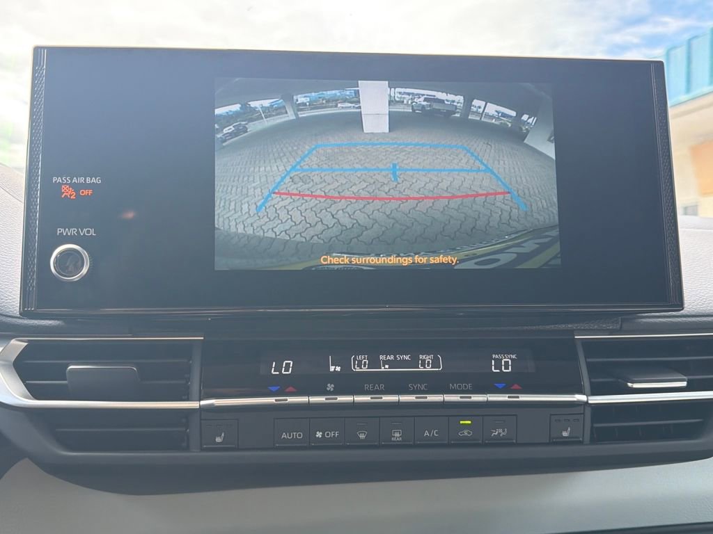 Used 2025 Toyota Sienna XLE image 13