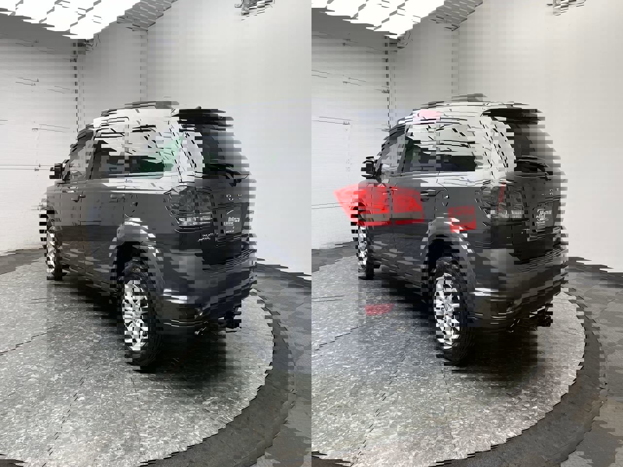 Used 2014 Dodge Journey SXT w/ Flexible Seating Group image 2