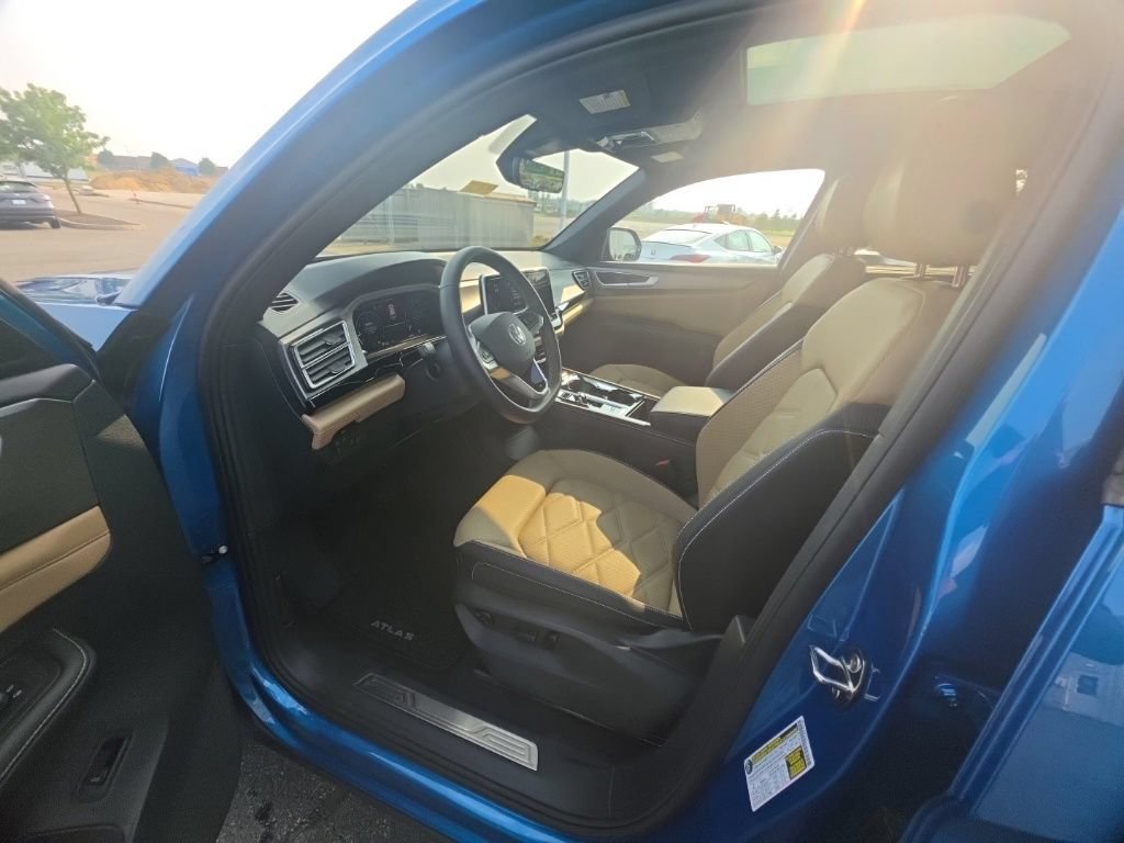 Used 2024 Volkswagen Atlas Cross Sport SE w/ Panoramic Sunroof Package AWD/4WD image 14