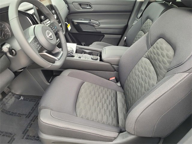 New 2025 Nissan Pathfinder SV image 5