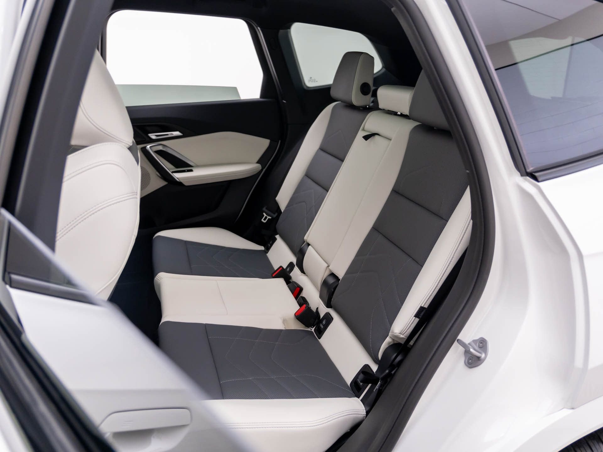 New 2026 BMW X1 xDrive28i AWD/4WD image 17