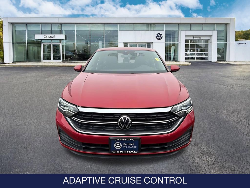 Used 2023 Volkswagen Jetta SE image 3