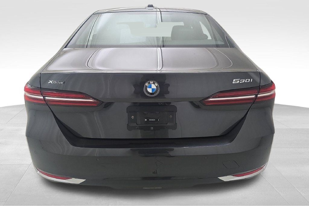 Used 2024 BMW 530i xDrive w/ Premium Package AWD/4WD image 9