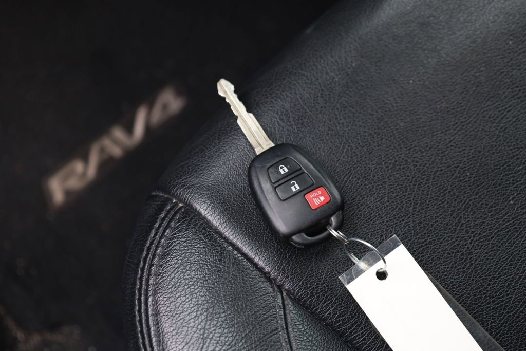 Used 2015 Toyota RAV4 LE image 23