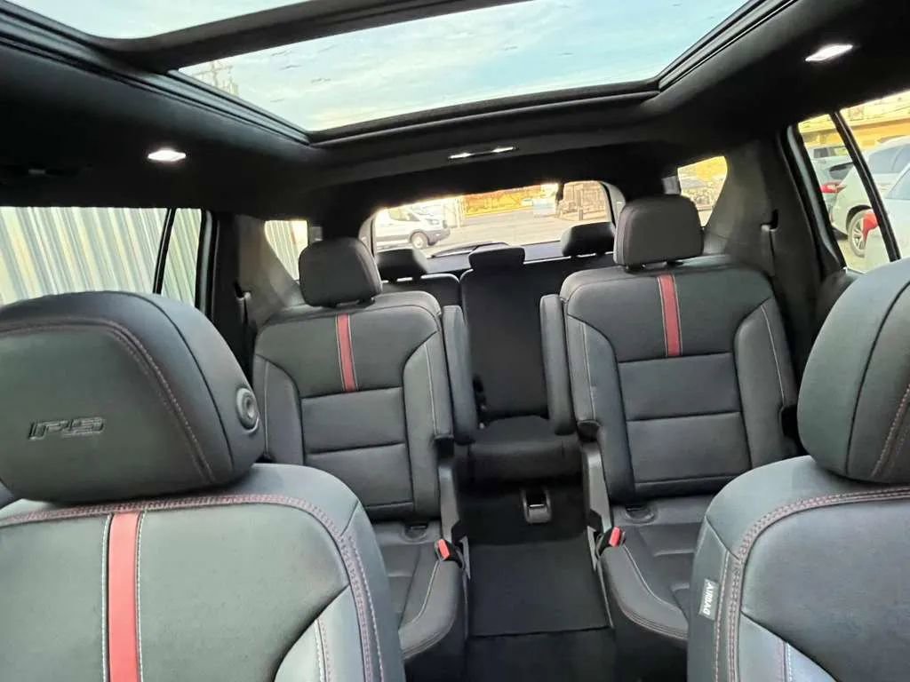 Used 2024 Chevrolet Traverse RS image 23