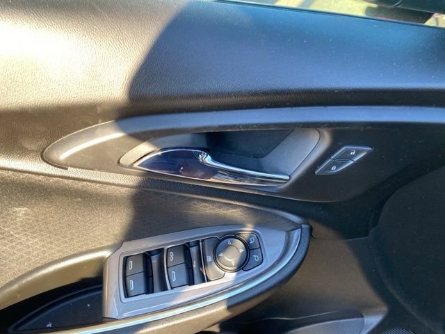 Used 2018 Chevrolet Malibu LT image 18