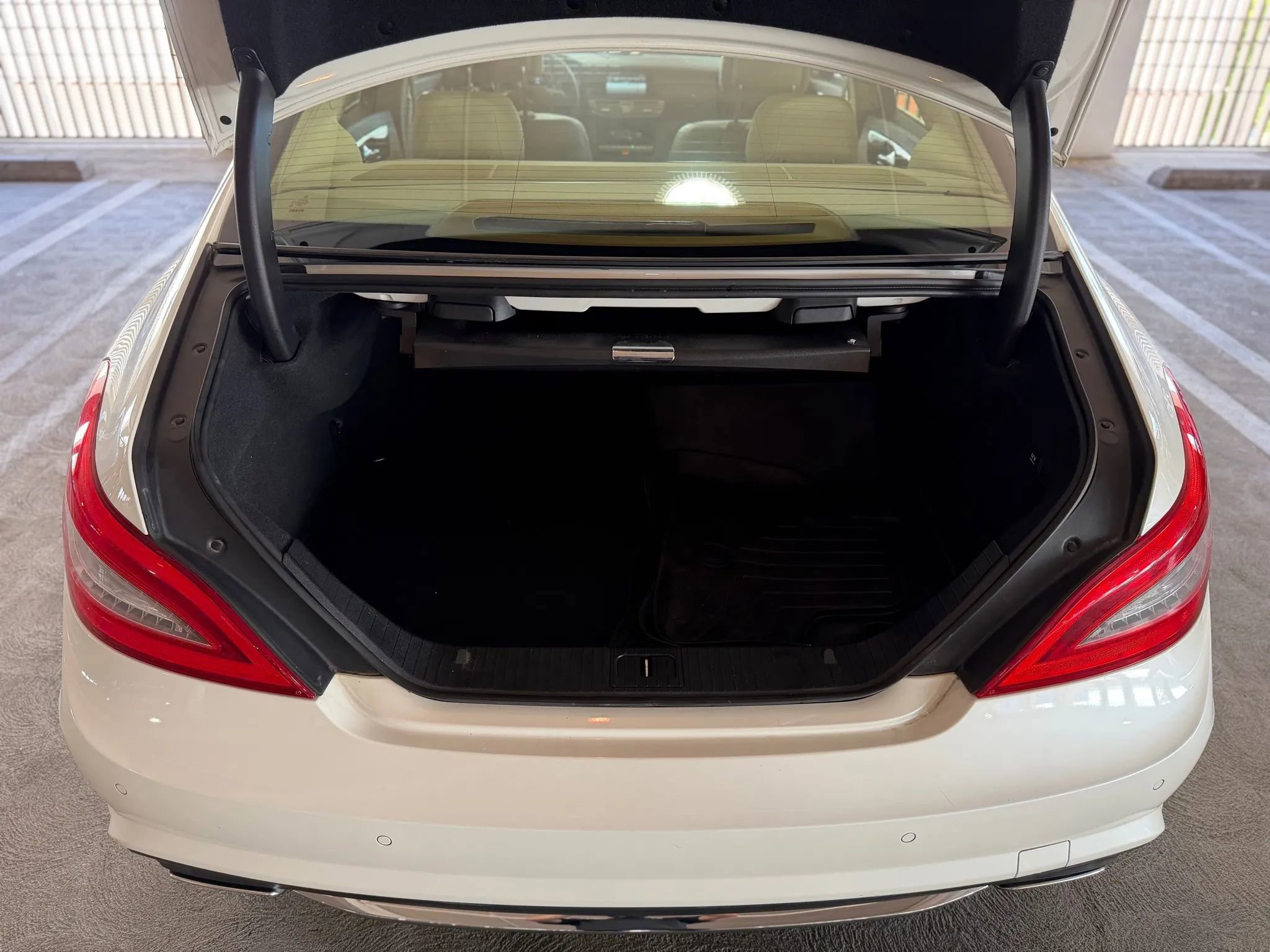 Used 2014 Mercedes-Benz CLS 550 4MATIC w/ Premium 1 Package image 34