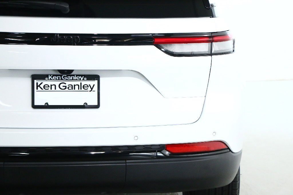 Used 2025 Jeep Grand Cherokee Altitude image 44