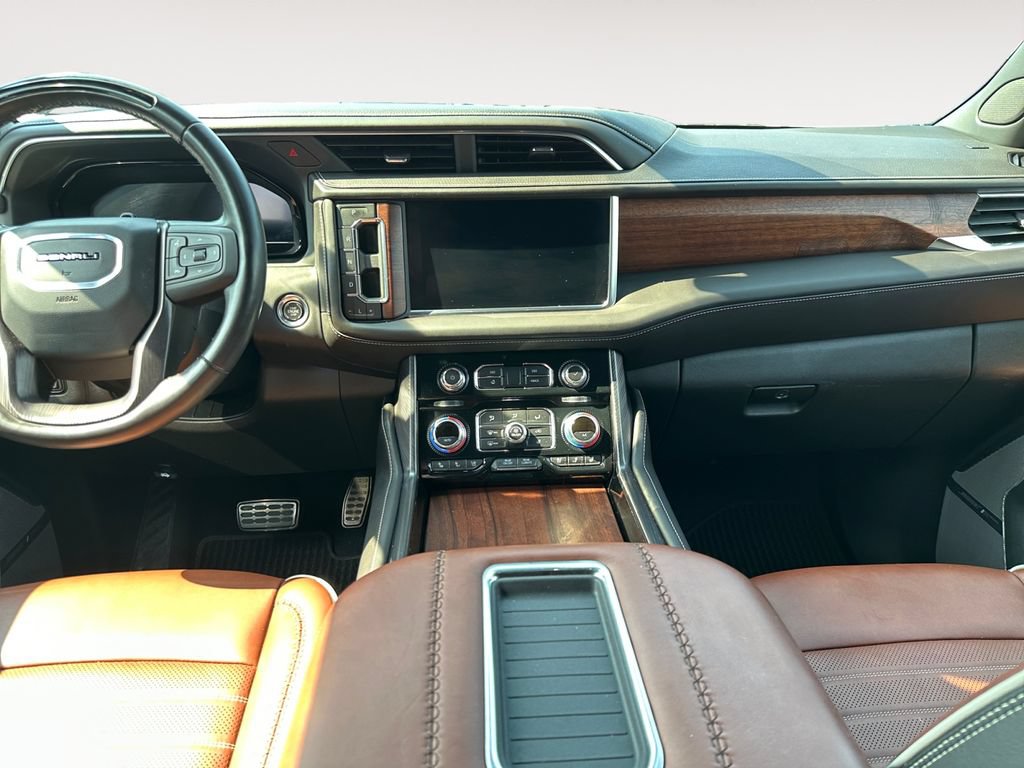 Used 2024 GMC Yukon XL Denali Ultimate AWD/4WD image 11