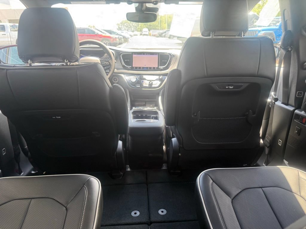 New 2027 Chrysler Pacifica Limited w/ Family Tech Group FWD image 45