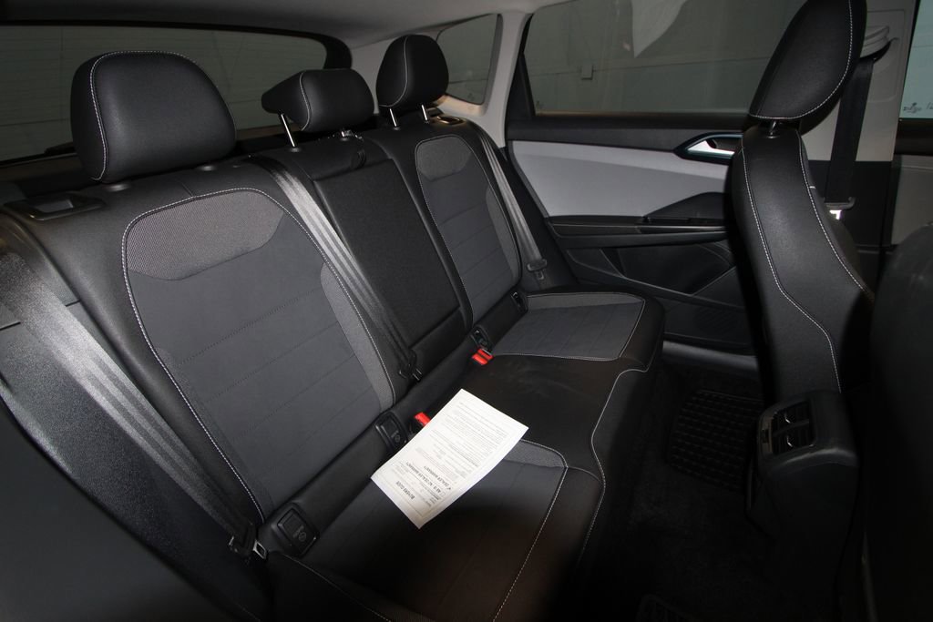 Used 2024 Volkswagen Taos SE image 21