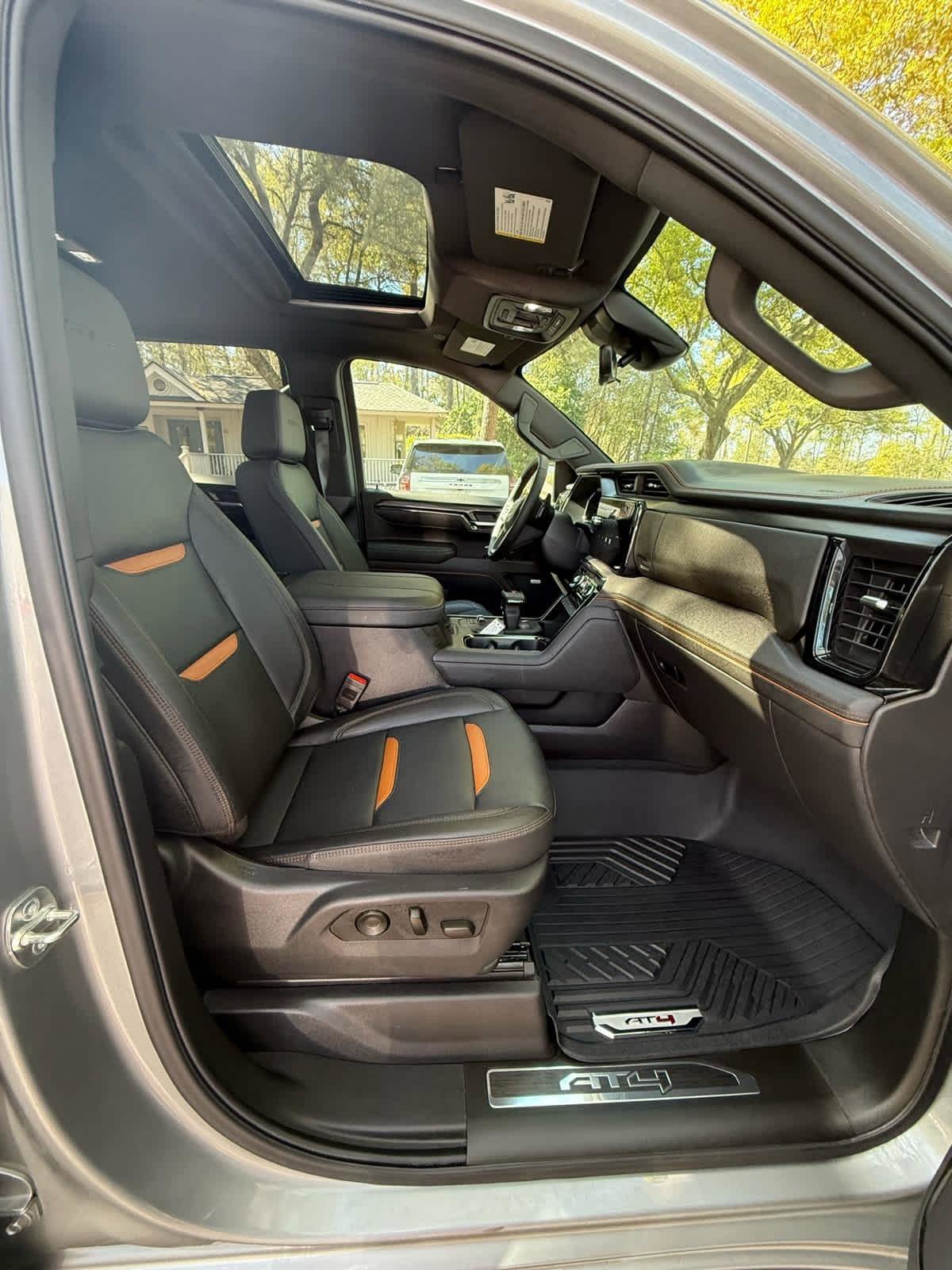 Used 2025 GMC Sierra 1500 AT4 w/ AT4 Premium Package AWD/4WD image 13