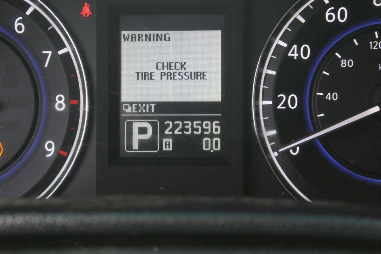 Used 2011 INFINITI G37 x Coupe w/ Premium Pkg image 10