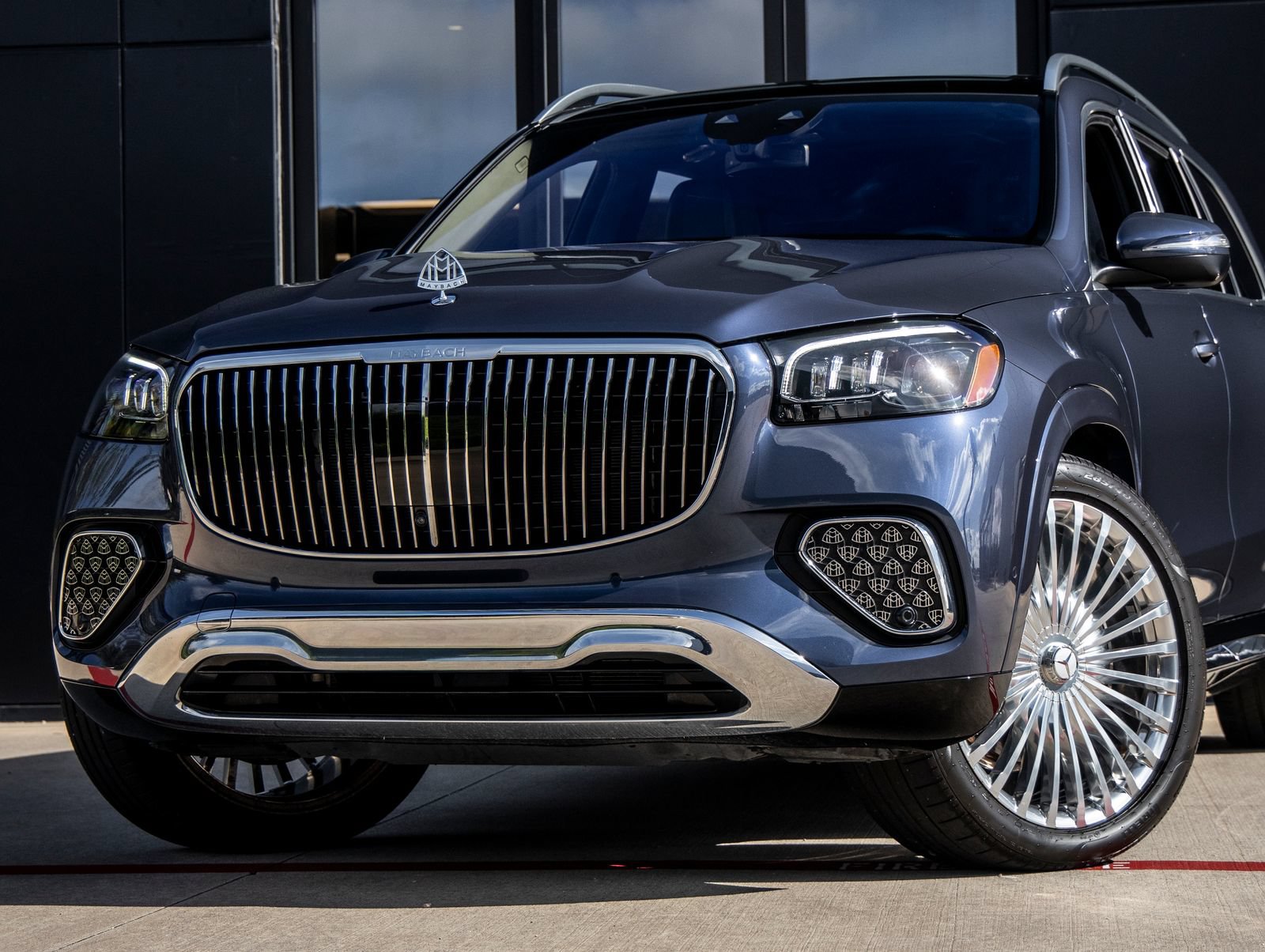 Used 2024 Mercedes-Benz Maybach GLS 600 4MATIC image 3