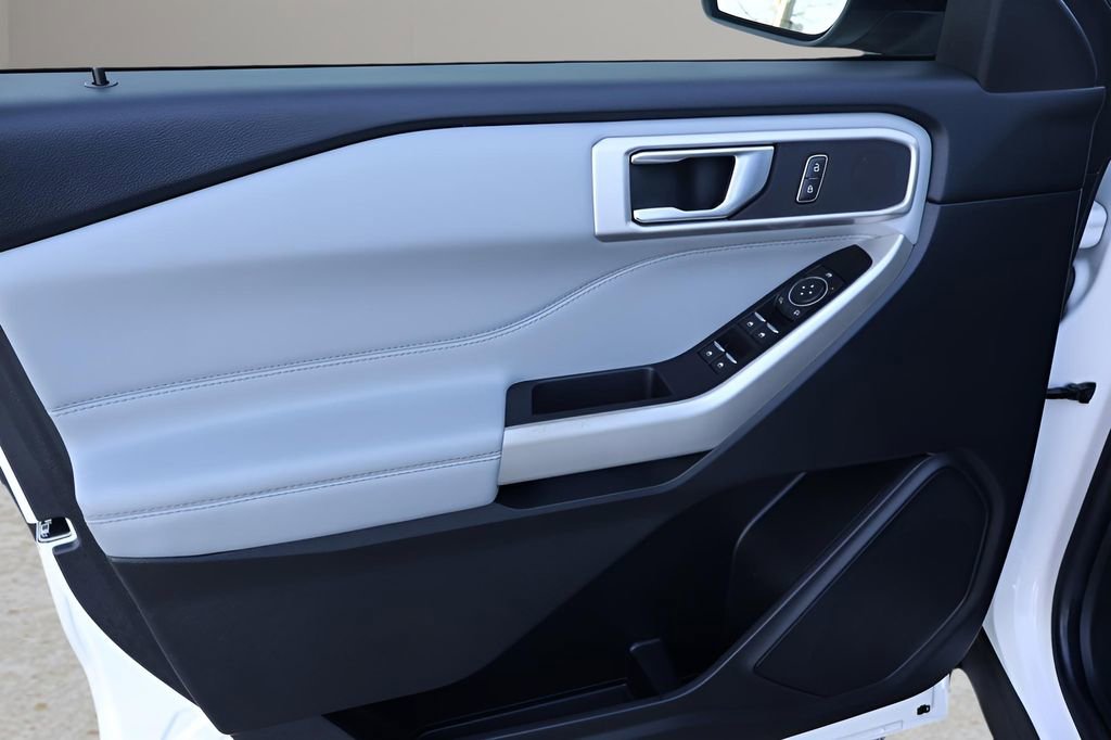 Used 2022 Ford Explorer XLT w/ Equipment Group 202A image 22