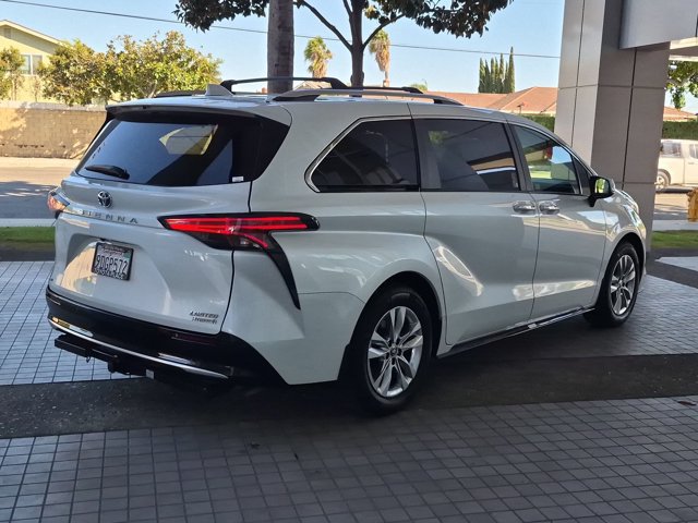 Used 2022 Toyota Sienna Limited AWD/4WD image 9