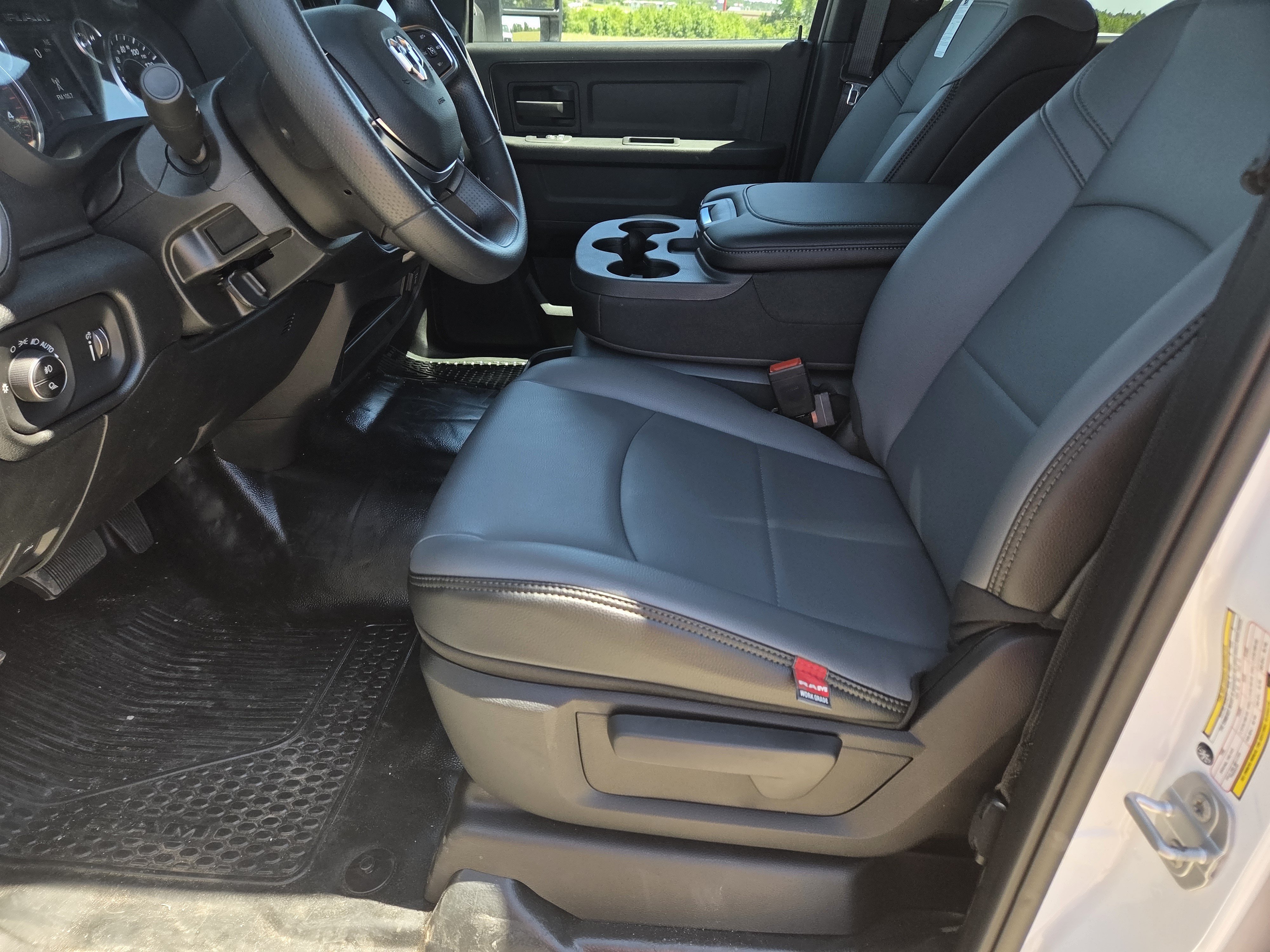 New 2026 RAM 2500 Tradesman w/ Chrome Appearance Group AWD/4WD image 14