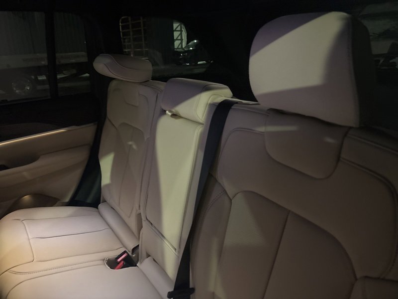 New 2025 Jeep Grand Cherokee Limited w/ Luxury Tech Group II image 15