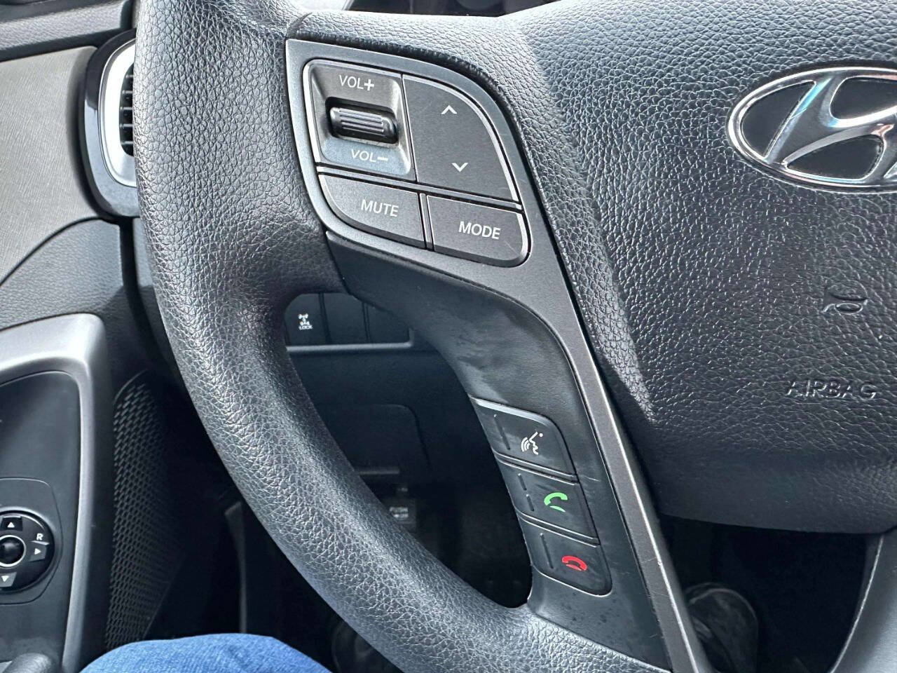 Used 2016 Hyundai Santa Fe SE AWD/4WD image 25