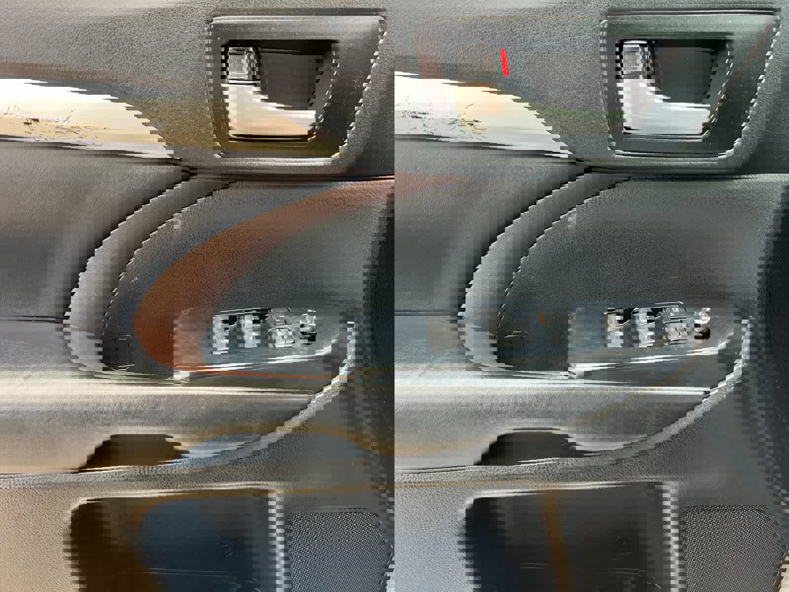 Used 2019 Toyota Highlander XLE image 12