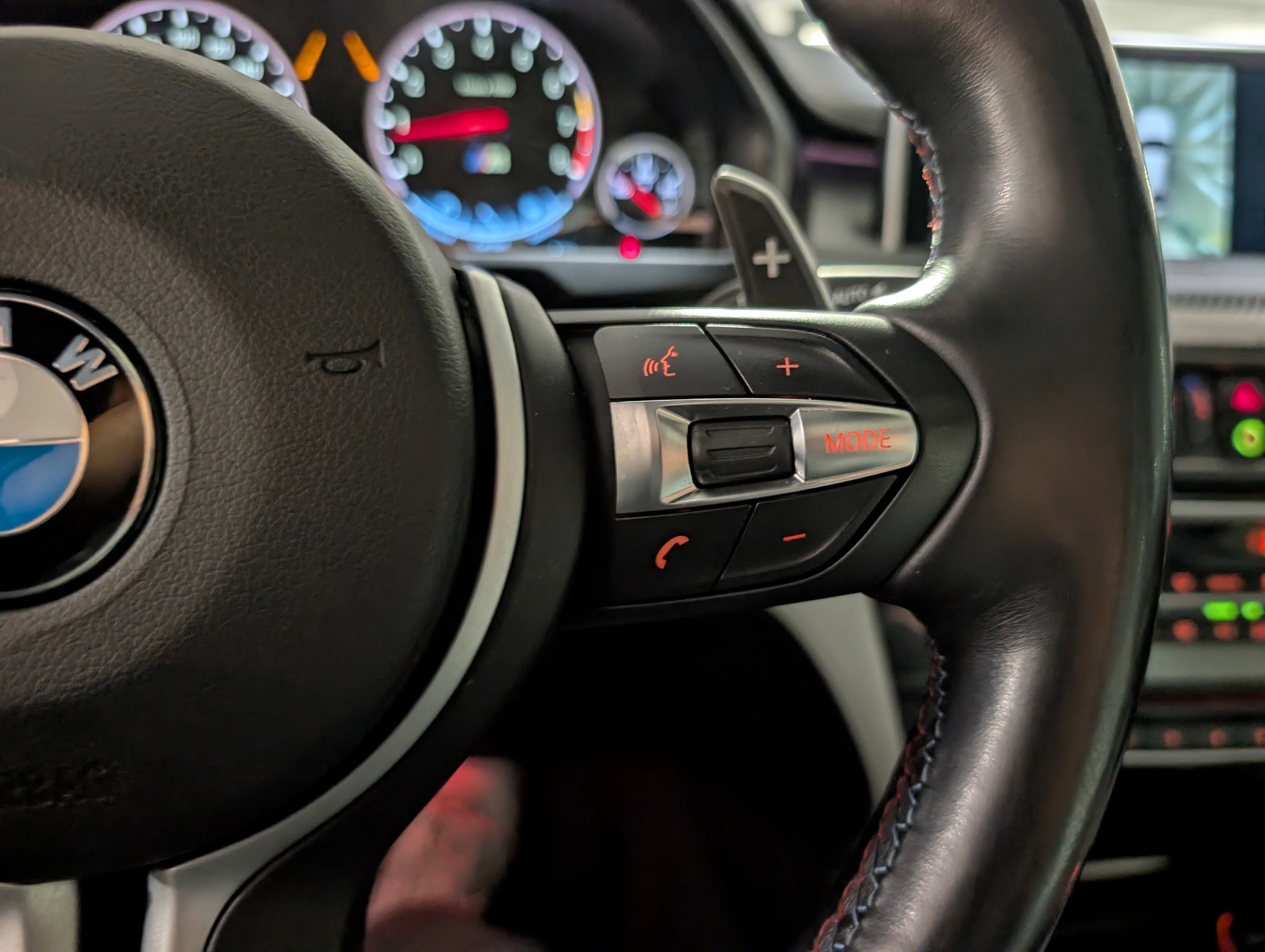 Used 2015 BMW X6 M image 26