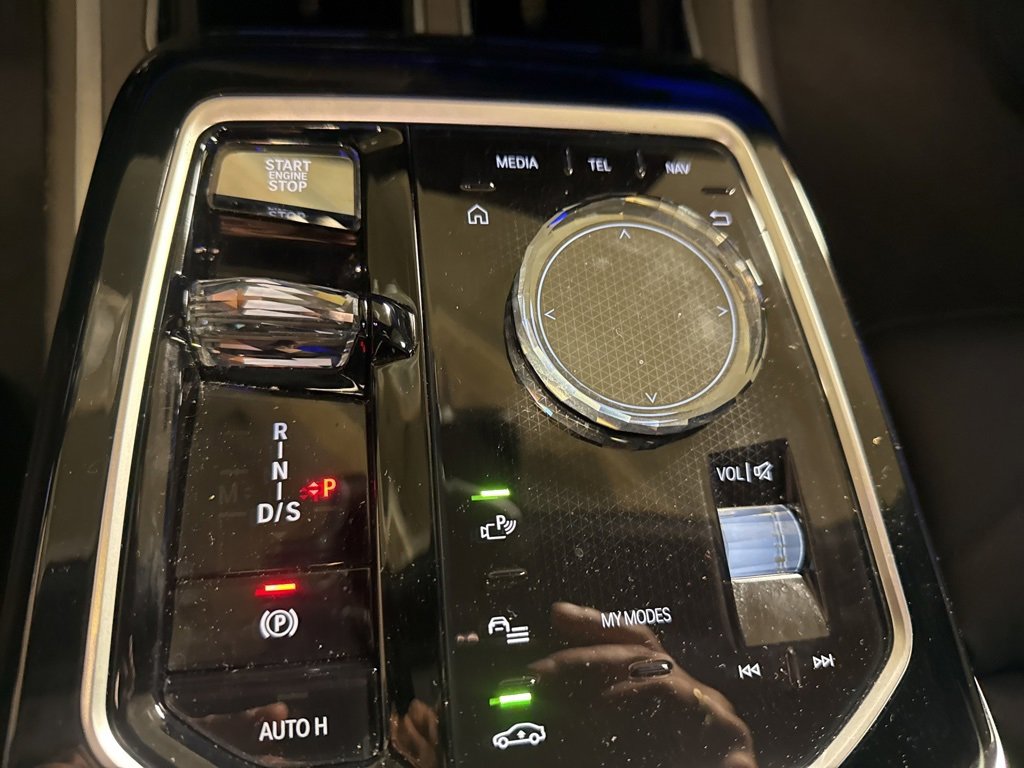 Used 2023 BMW 740i w/ Parking Assistance Package image 13