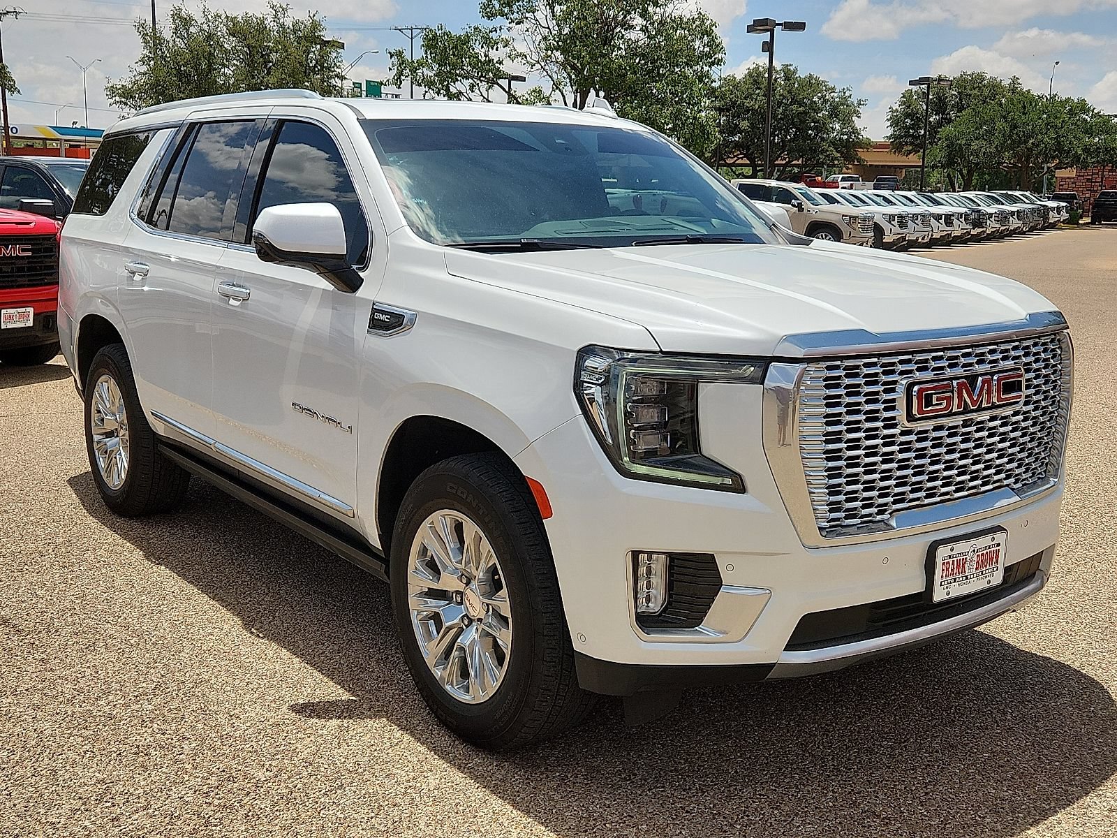 Used 2024 GMC Yukon Denali w/ Advanced Technology Package AWD/4WD image 6