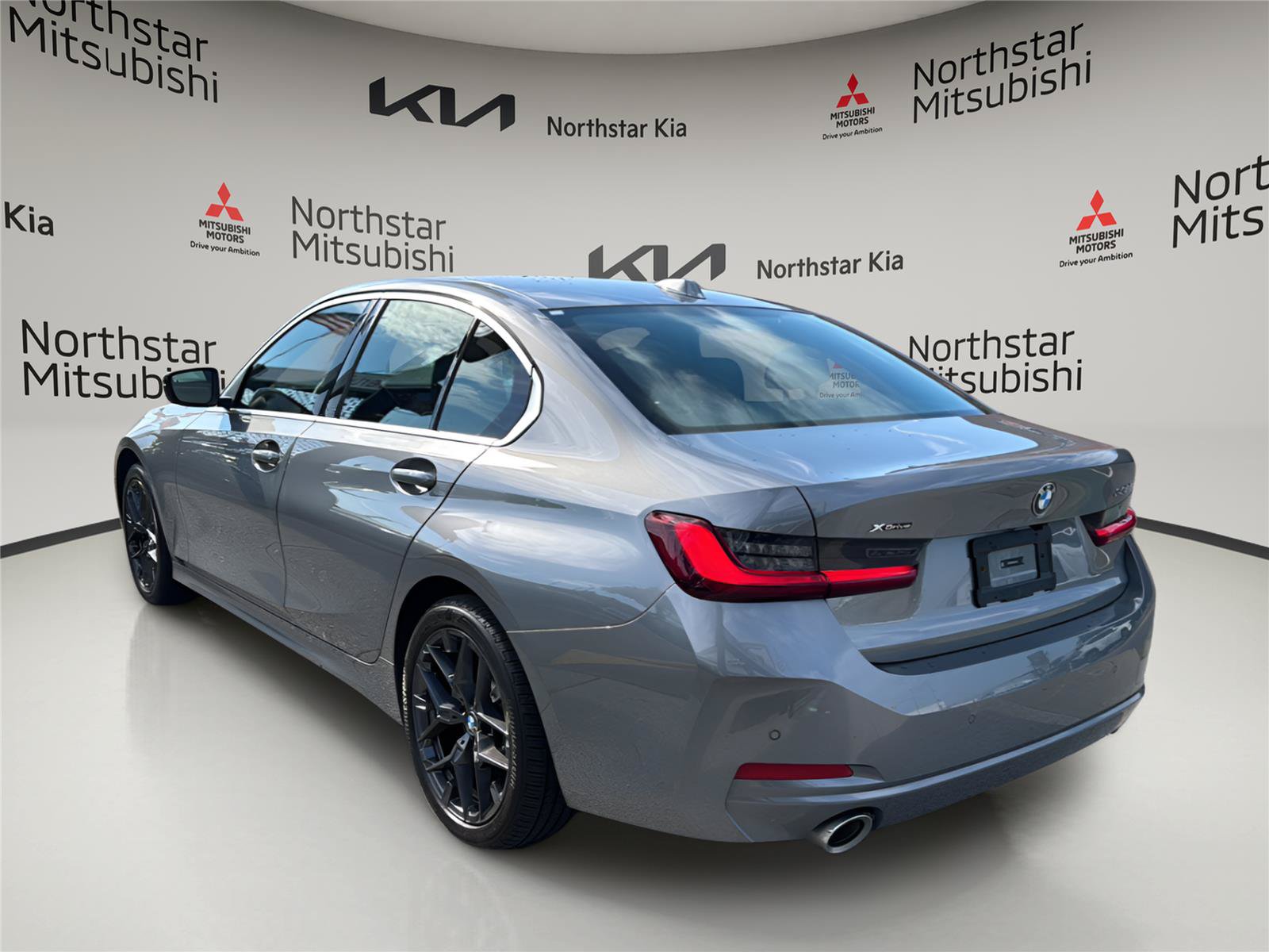 Used 2026 BMW 330i xDrive Sedan w/ Convenience Package AWD/4WD image 5